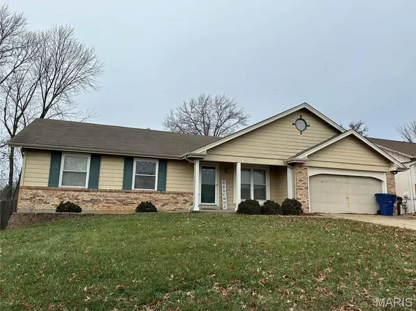 212 Universal Dr, Saint Peters, MO 63376