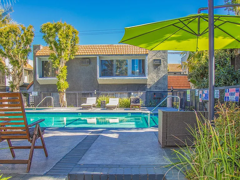 5345 Sepulveda Boulevard — Photo 16