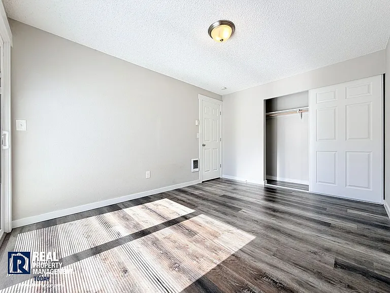 6415 Steilacoom Blvd SW Tacoma — Photo 17
