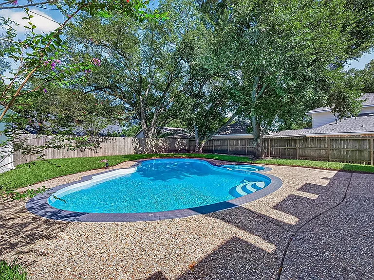 919 Longview Dr — Photo 28