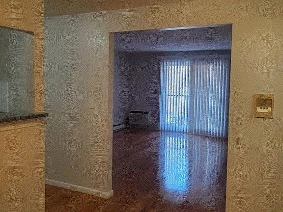 2nd image of 33 Elmwood Park #5