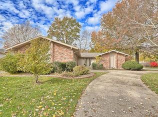 2303 Brookshire Dr W, Champaign, IL 61821