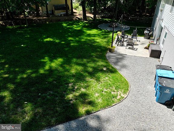 5th image of 4 Burr Hill Dr