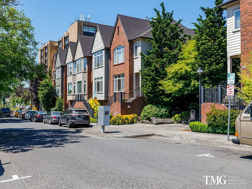 126 W 24th St