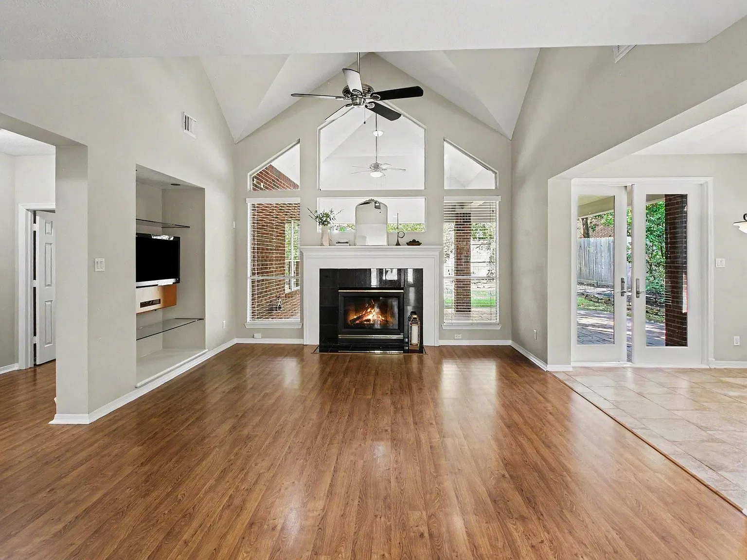 4 bed, 2.5 bath, 3002 sqft, $3,950 — Photo 4