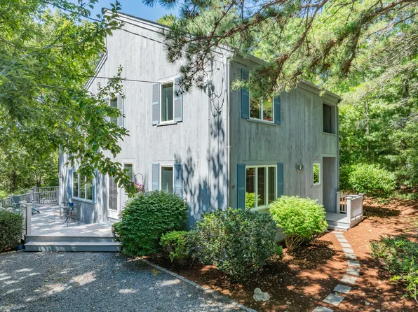 20 Holly Road, Mashpee, MA 02649