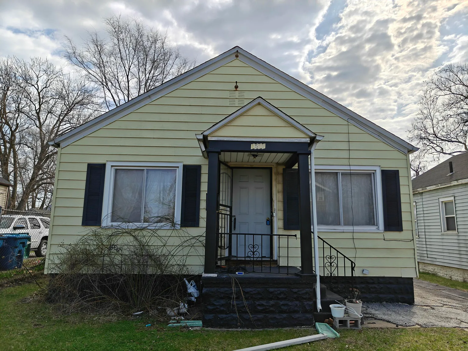1567 Rutledge St photo 1