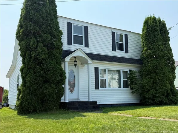 210 Union St, Bathurst, NB E2A 1H4