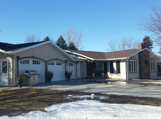 2319 Kahnke Dr, Watertown, SD 57201