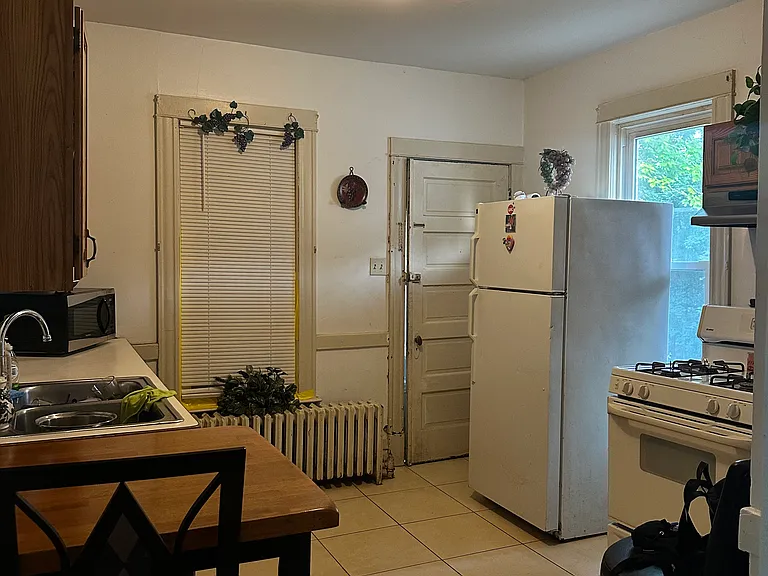 141 N Park Ave #2 — Photo 1
