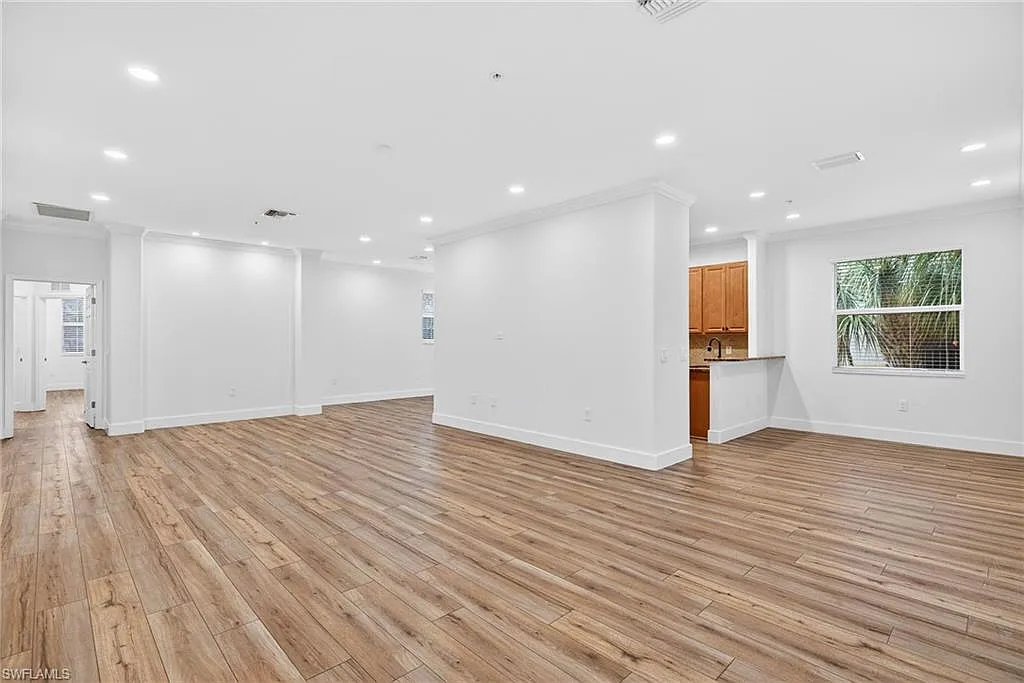 3 bed, 2.0 bath, 2095 sqft, $2,900 — Photo 3