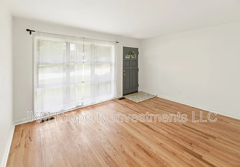 135 Saint Maurice Ln — Photo 6