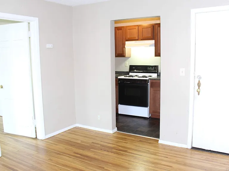 476 Herschel St. — Photo 15