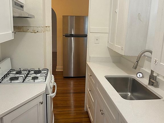 5th image of 1702 Gold Ave SE