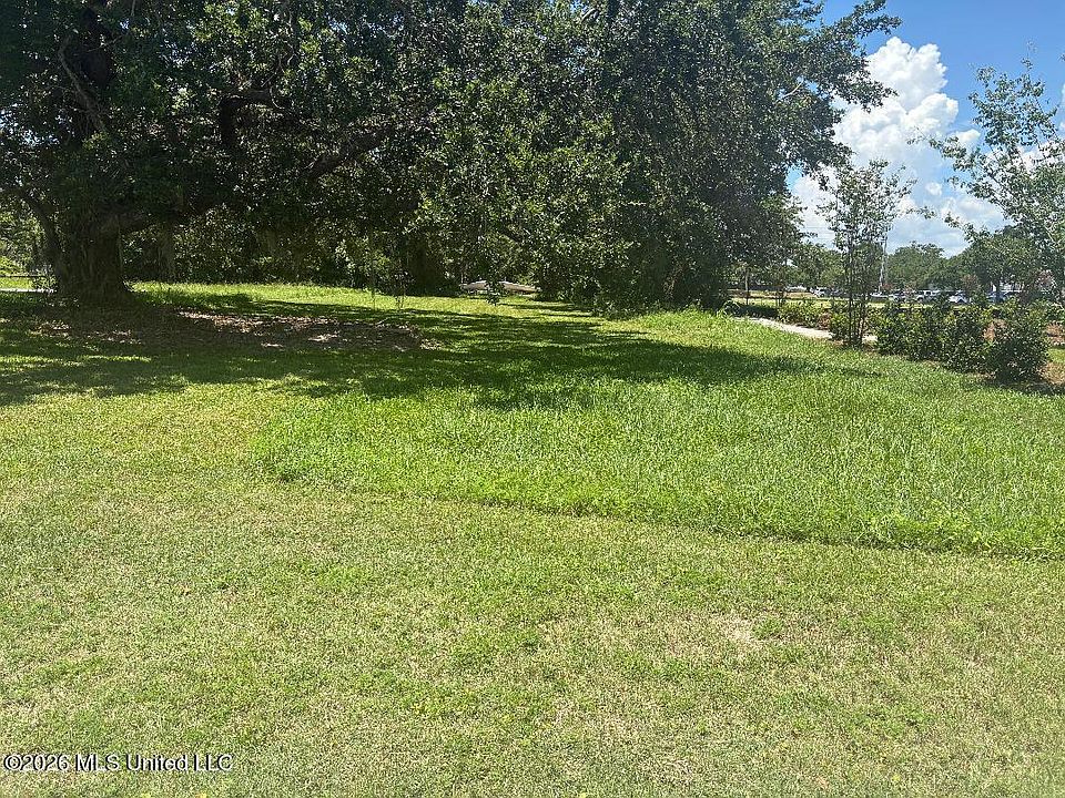 1st image of 0 Pine St