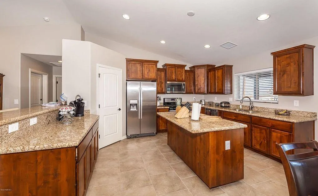 3 bed, 1523 sqft, $2,100 — Photo 1