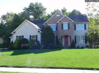 287 Vinewood Dr, Avon Lake, OH 44012