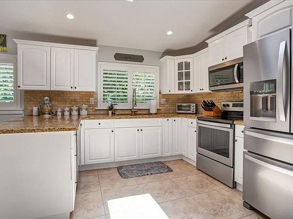 5th image of 1110 SW 15th St