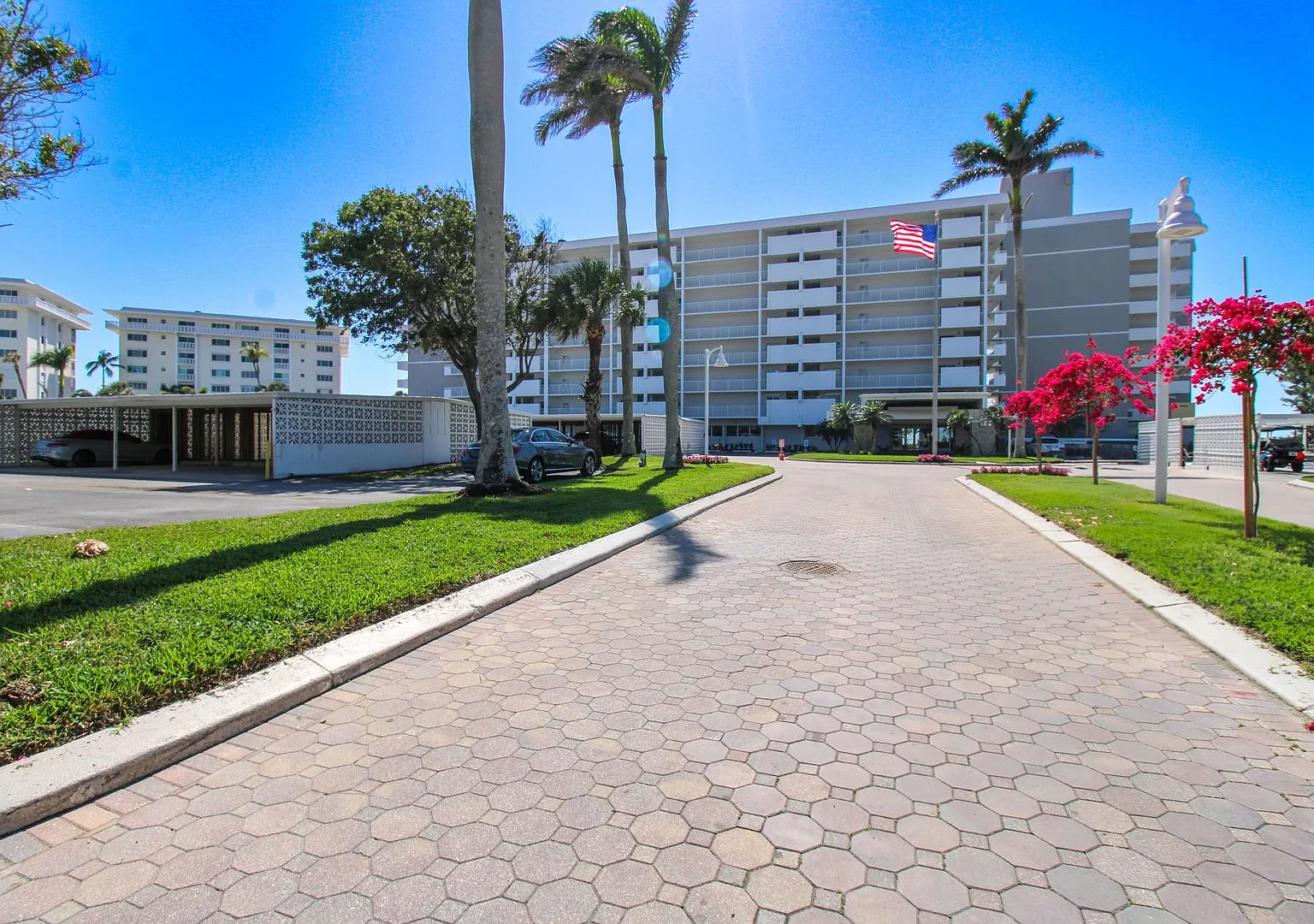 ** 2/2 On The Beach Condo With Spectacular Views ** Seasonal ** The Moorings ** Gulf Shore Blvd N... — Photo 3