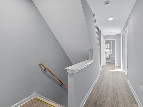 3rd image of 33 Mirabel Ct
