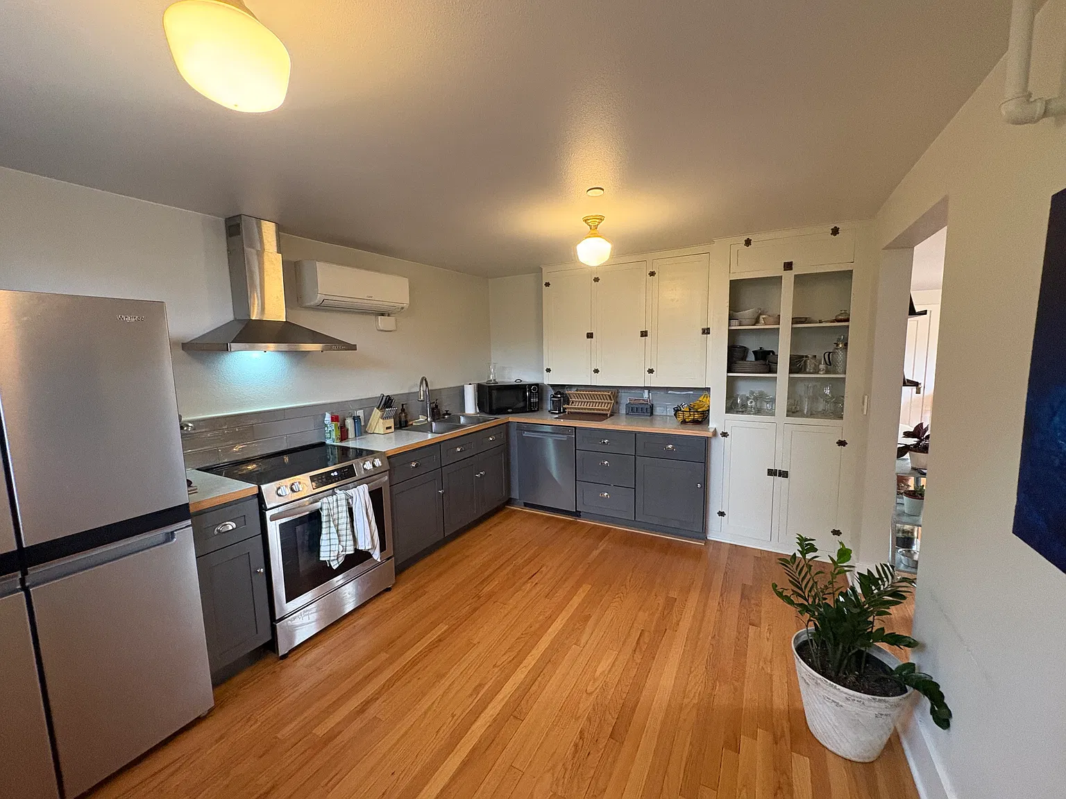900 S College Ave — Photo 4