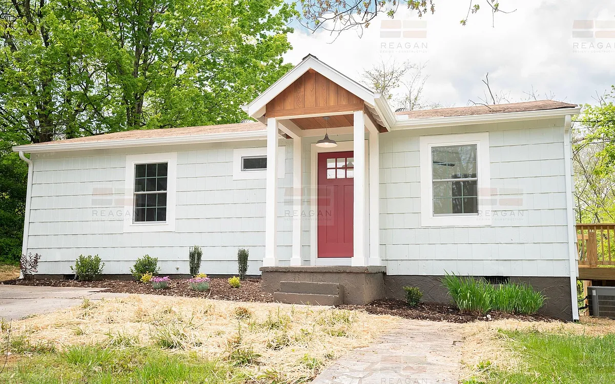 Building Photo - 2519 Maple Dr