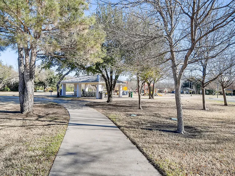 1724 Westridge Dr — Photo 32