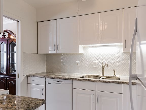 2nd image of 2920 N Harlem Ave APT 2F