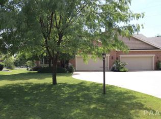 338 Garnet Dr, Morton, IL