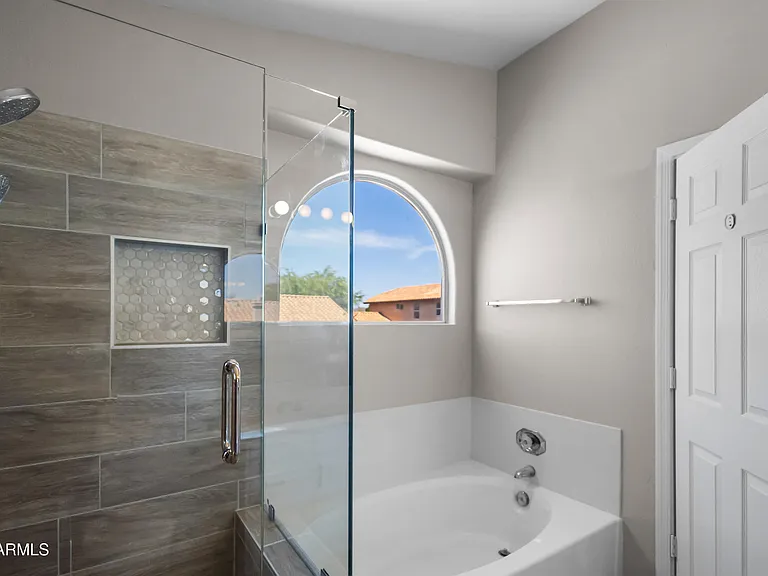 1214 E Beverly Ln — Photo 16