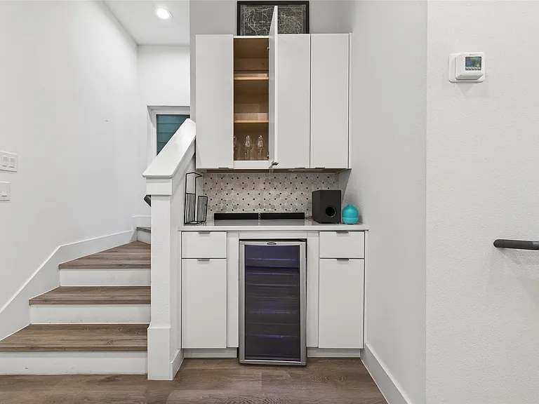 523 Schweikhardt St — Photo 14