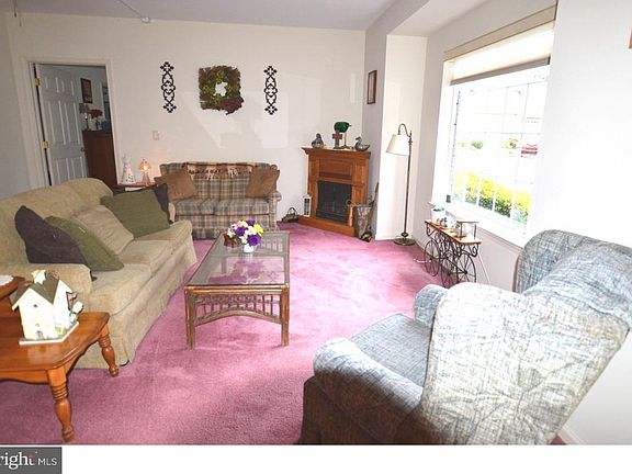 5th image of 4 Stuart Dr
