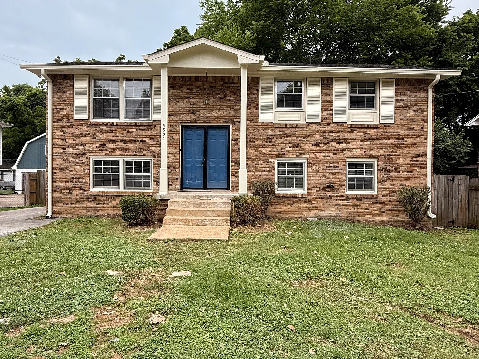 5 bed, 2.5 bath, 2000 sqft, $2,650 — Photo 1