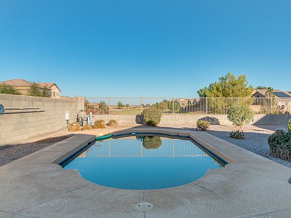 5th image of 2658 N Maria Pl