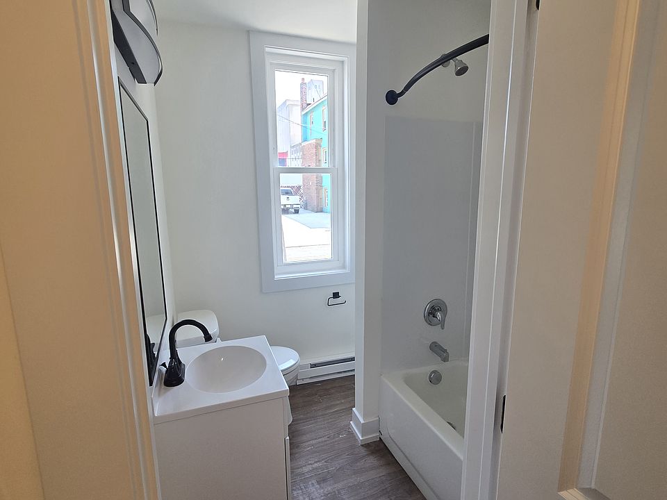 2nd image of 2501 Pacific Ave #303
