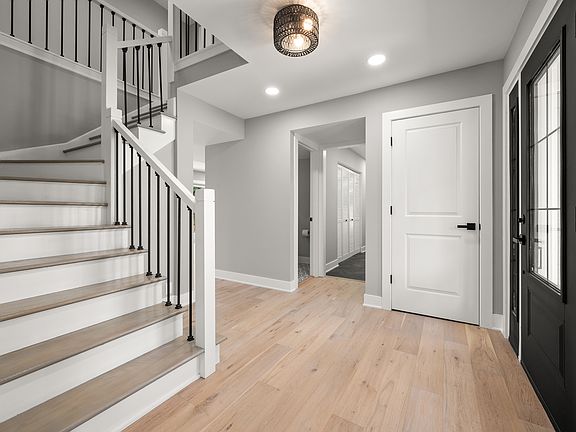 3rd image of 1073 Tamarack Ln