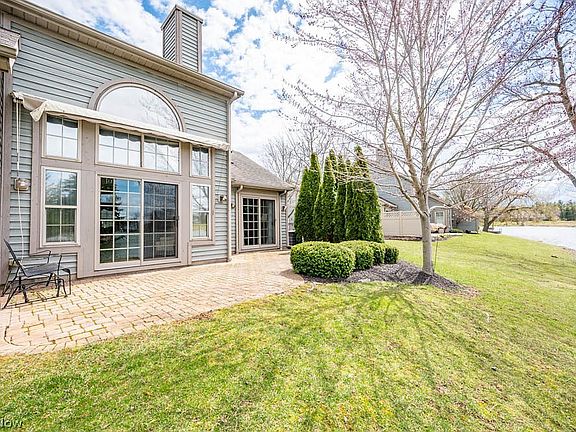 3rd image of 151 Lakeshore Dr