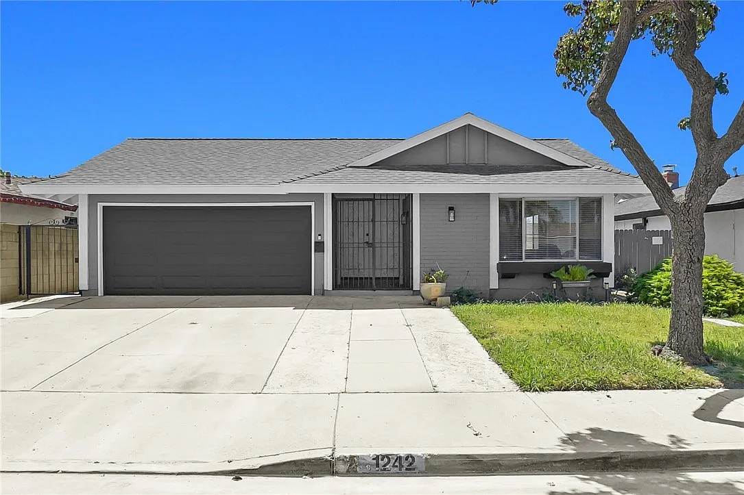 4 bed, 1712 sqft, $4,400 — Photo 1
