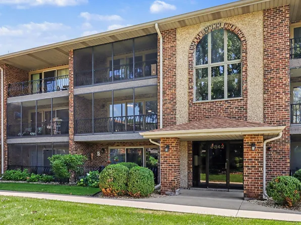 8842 W 140th St APT 2B, Orland Park, IL 60462