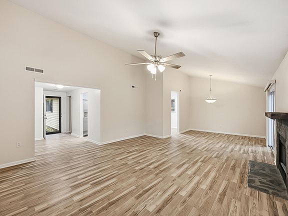 4th image of 411 Navaho Cir