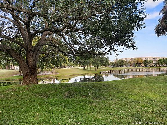 2nd image of 9430 Live Oak Pl APT 406
