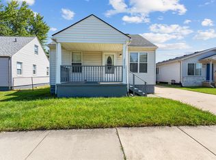 29920 Pinehurst St, Roseville, MI 48066