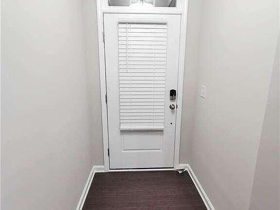 4th image of 594 Bluff View Dr