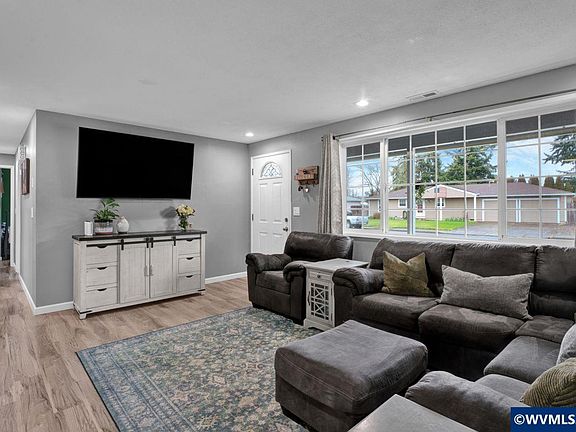 4th image of 720 W Airway Rd