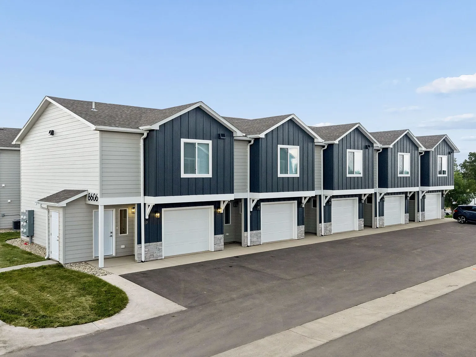 Windmill Flats Townhomes - Up to 3 Months Free! — Photo 1