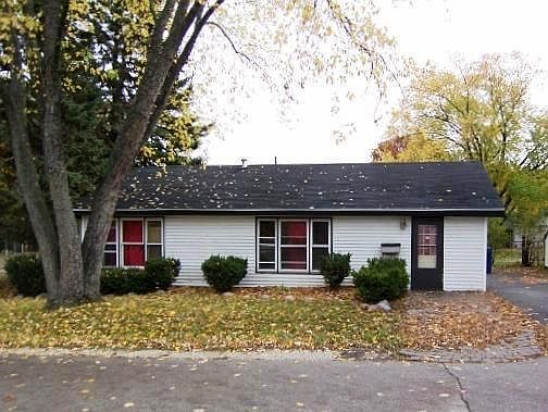 1st image of 213 E Willow Dr