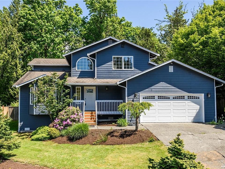 Newly painted home ready for you to settle in and enjoy this great neighborhood.