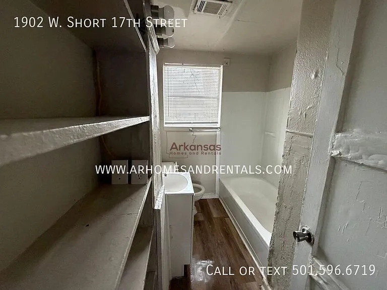 1902 W Short 17th St — Photo 7