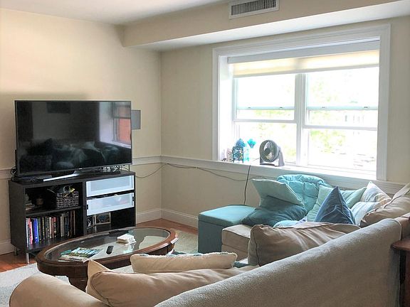 4th image of 86 Greenleaf St Unit 301