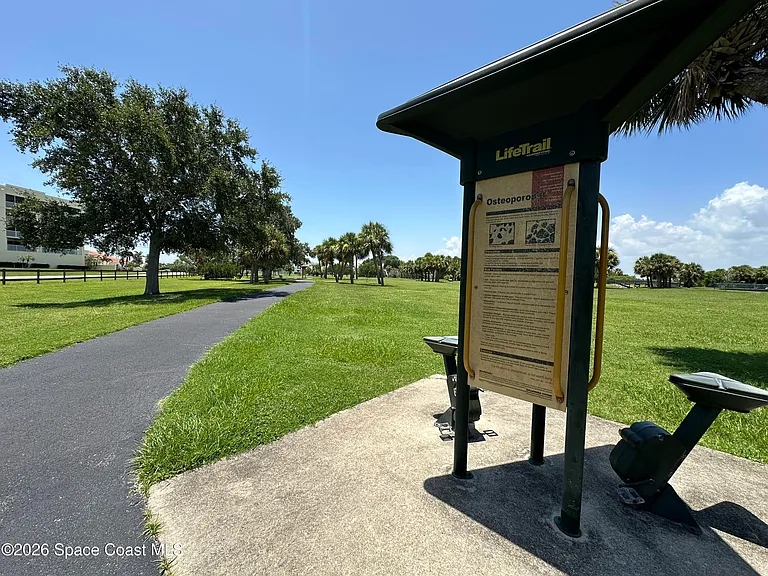 616 Manatee Bay Dr — Photo 38